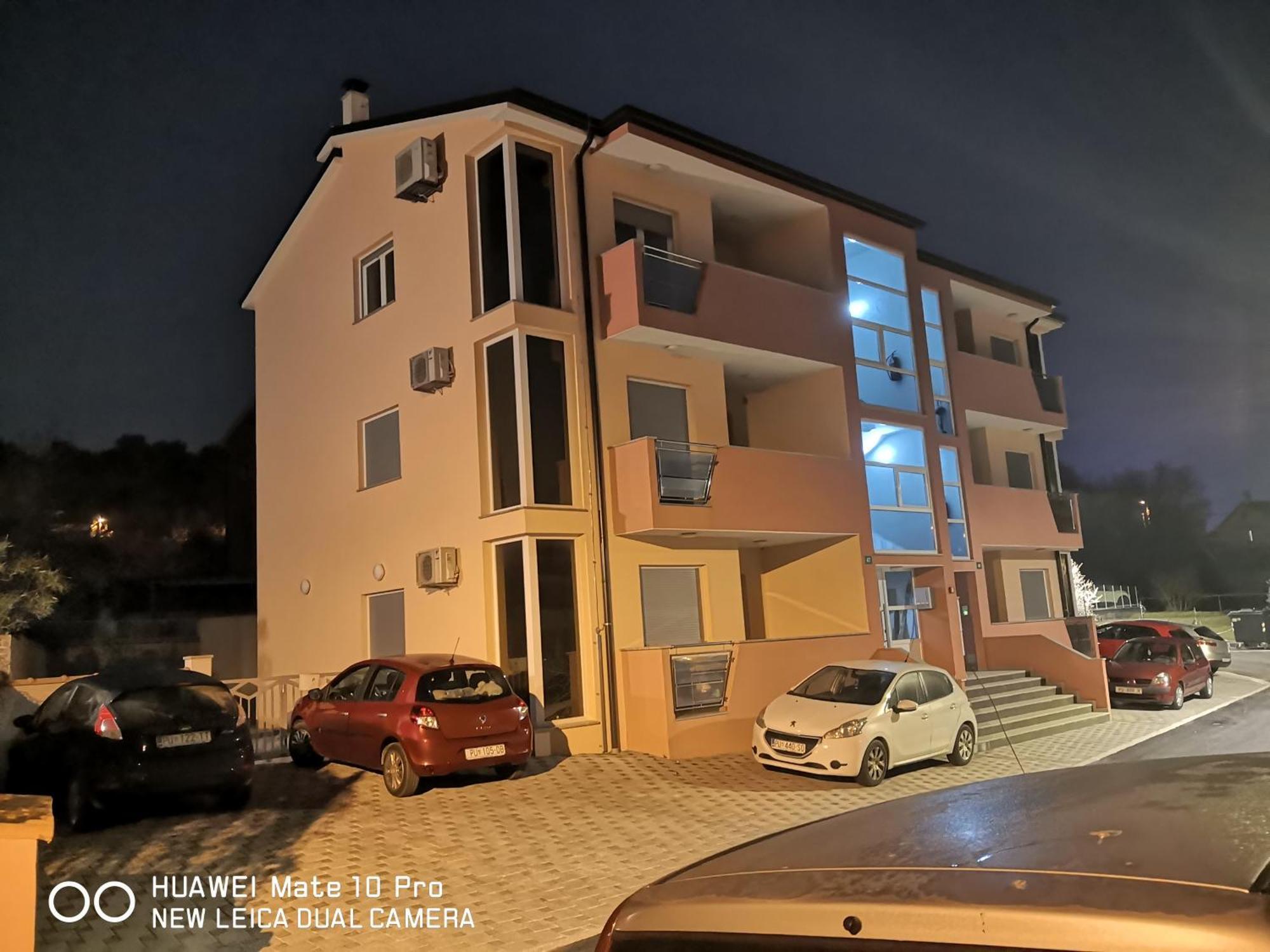 J&j New Real Estate 2024 - Free Private Parking Appartamento Pola