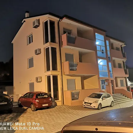 J&J Apartment New Real Estate 2024 - Free Private Parking Pula Exterior photo