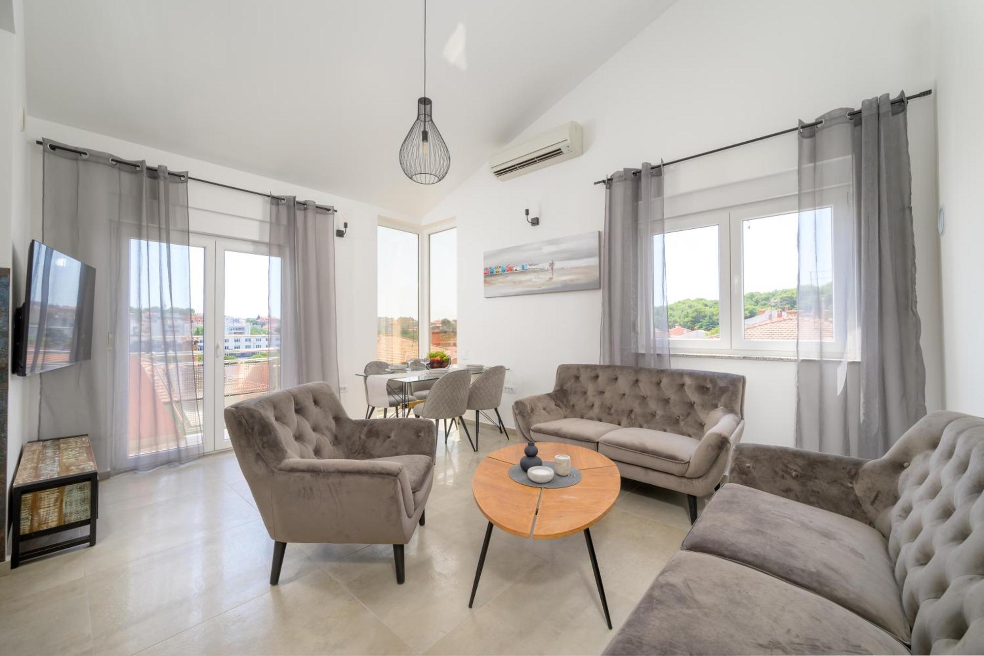 J&J Apartment New Real Estate 2024 With Balcony And Loggia - Free Private Parking And Fast Wi-Fi Apartamento *